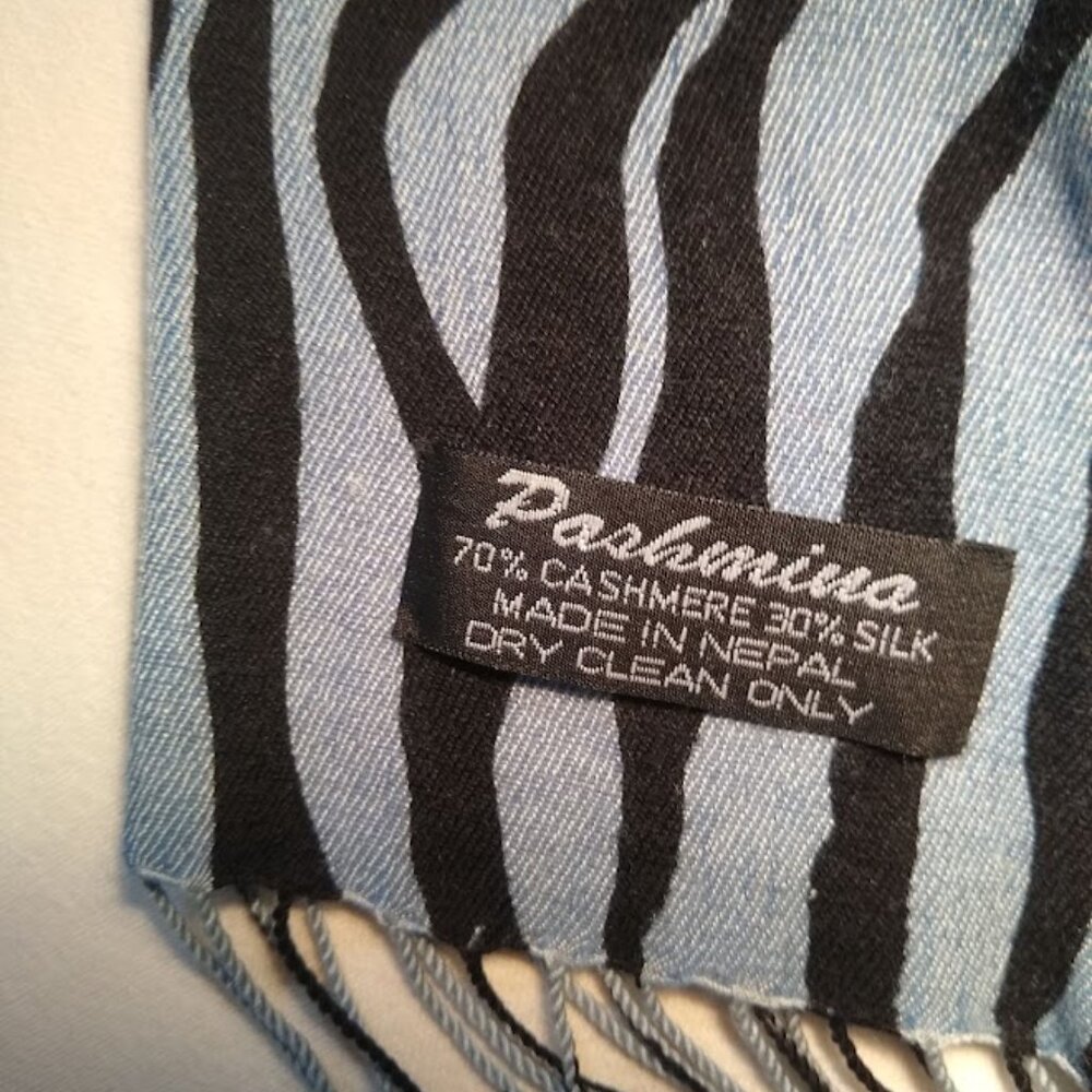 NWOT Pashmina 70% cashmere/30% silk baby blue + black zebra animal print